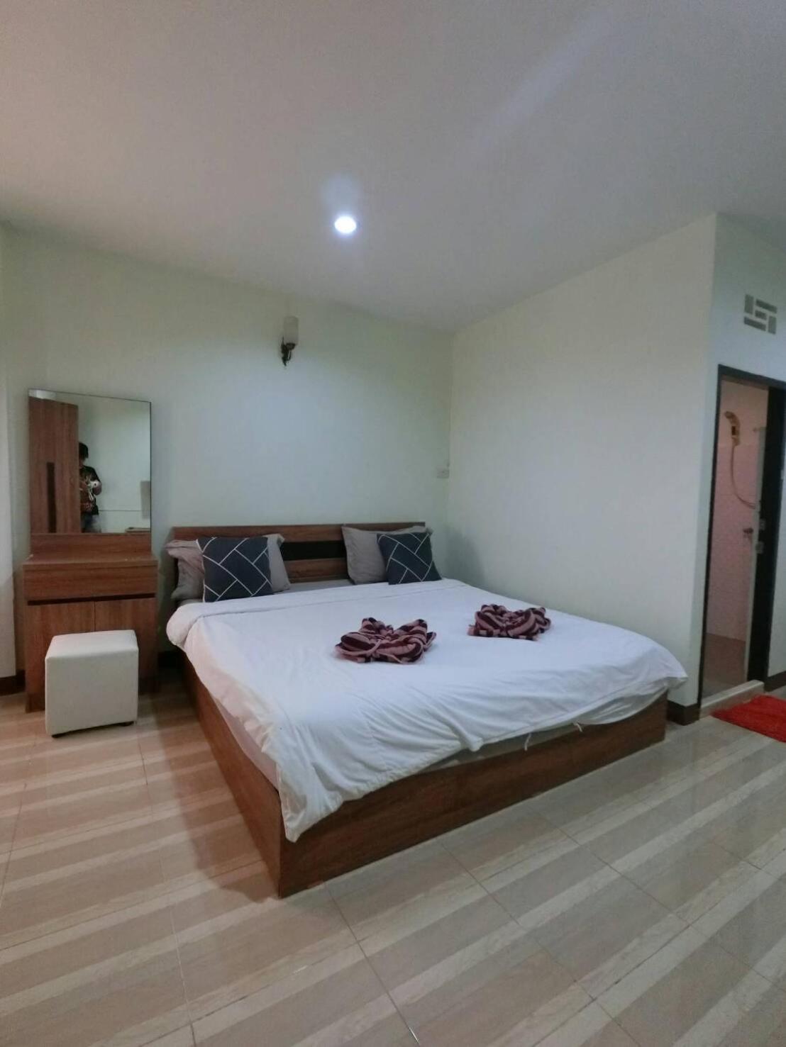 Alongkorn Hotel By Sb Samut Songkhram Екстериор снимка