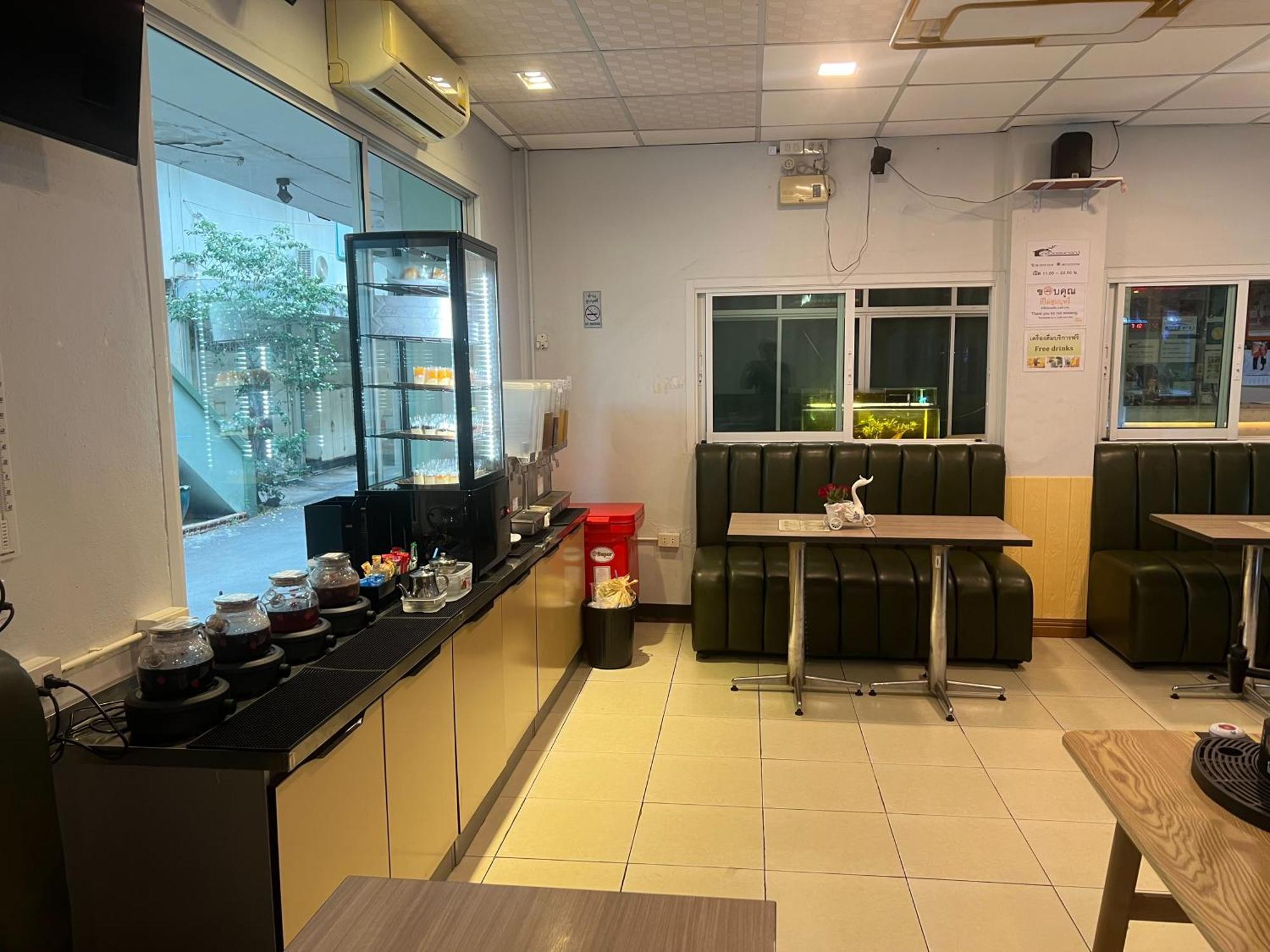 Alongkorn Hotel By Sb Samut Songkhram Екстериор снимка